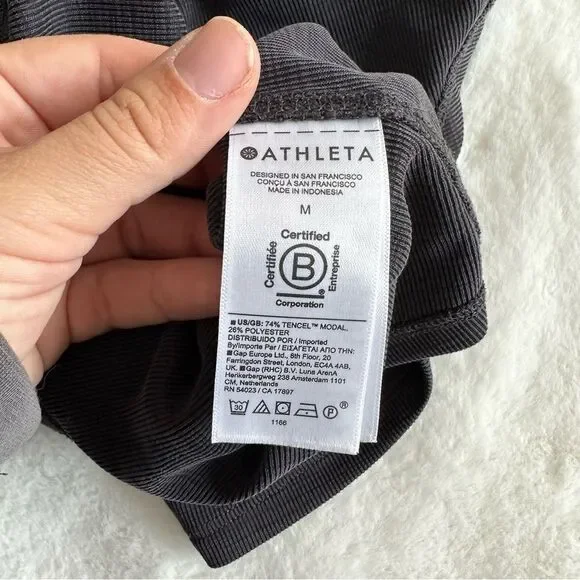 Athleta Women’s Asymmetrical Athletic T-Shirt Size Medium Gray - Picture 10 of 11